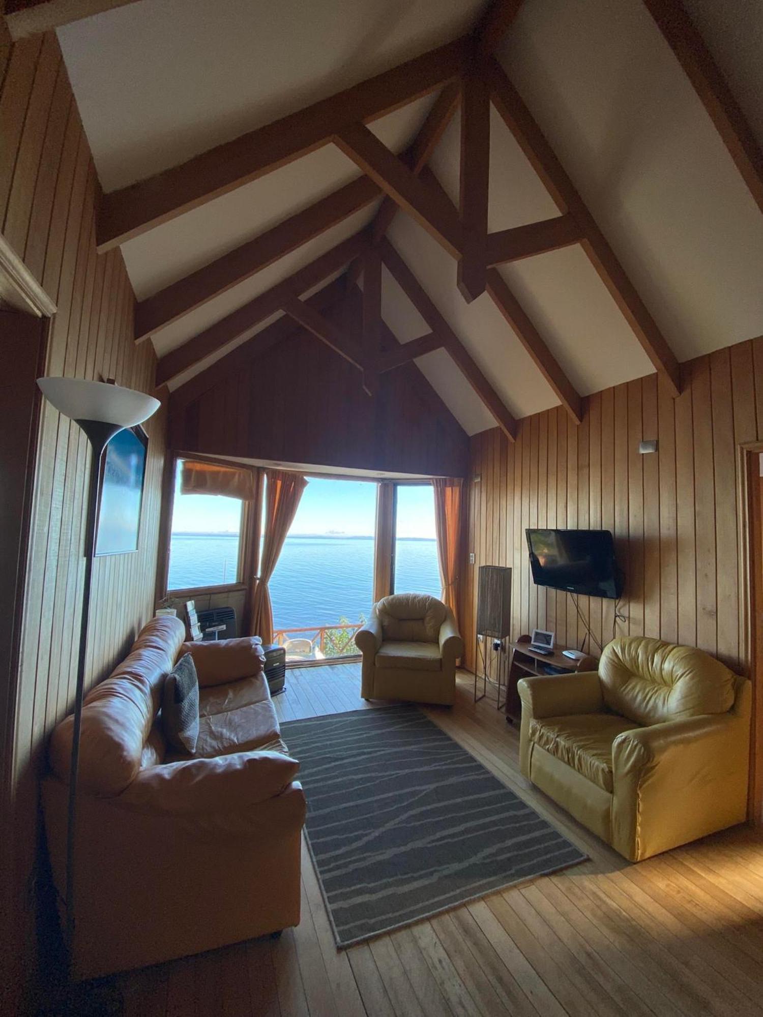 Bahia Celeste, * Puerto Varas